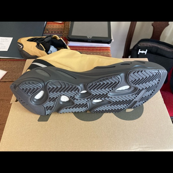 Yeezy Boost 700 MNVN ‘Honey Flux’